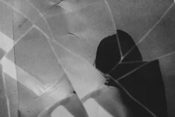 Broken Glass Photo Effect