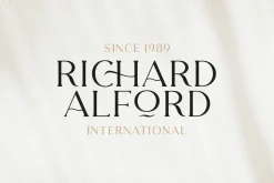 Carentro - Classy Serif