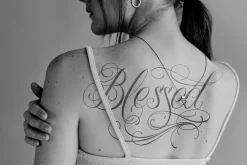Chica Script Font