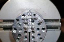 Diamond cross with hidden loop