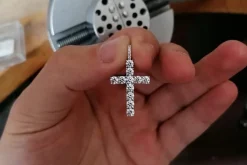 Diamond cross with hidden loop