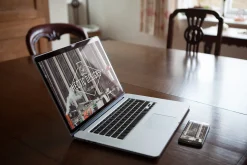 Macbook & iPhone Mockups