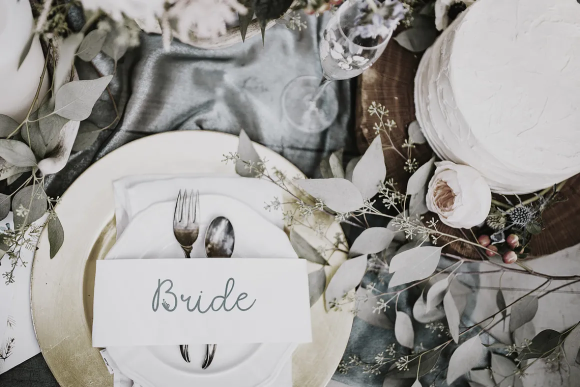 Quaint Garden Floral Font +EXTRAS
