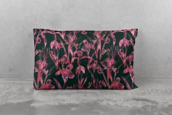 Red Irises Wallpaper Pattern