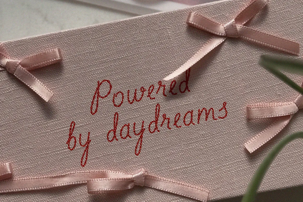 The Daydreamer Romantic Font DUO