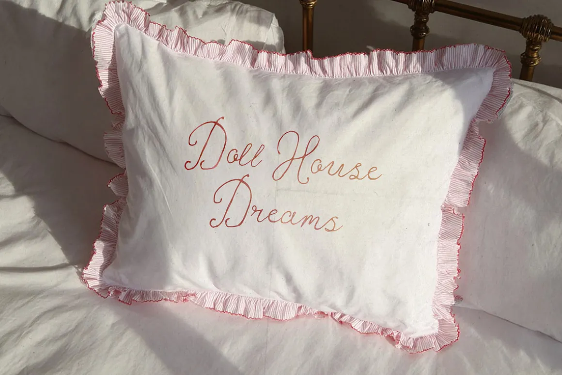 The Paper Doll Vintage Romantic Font