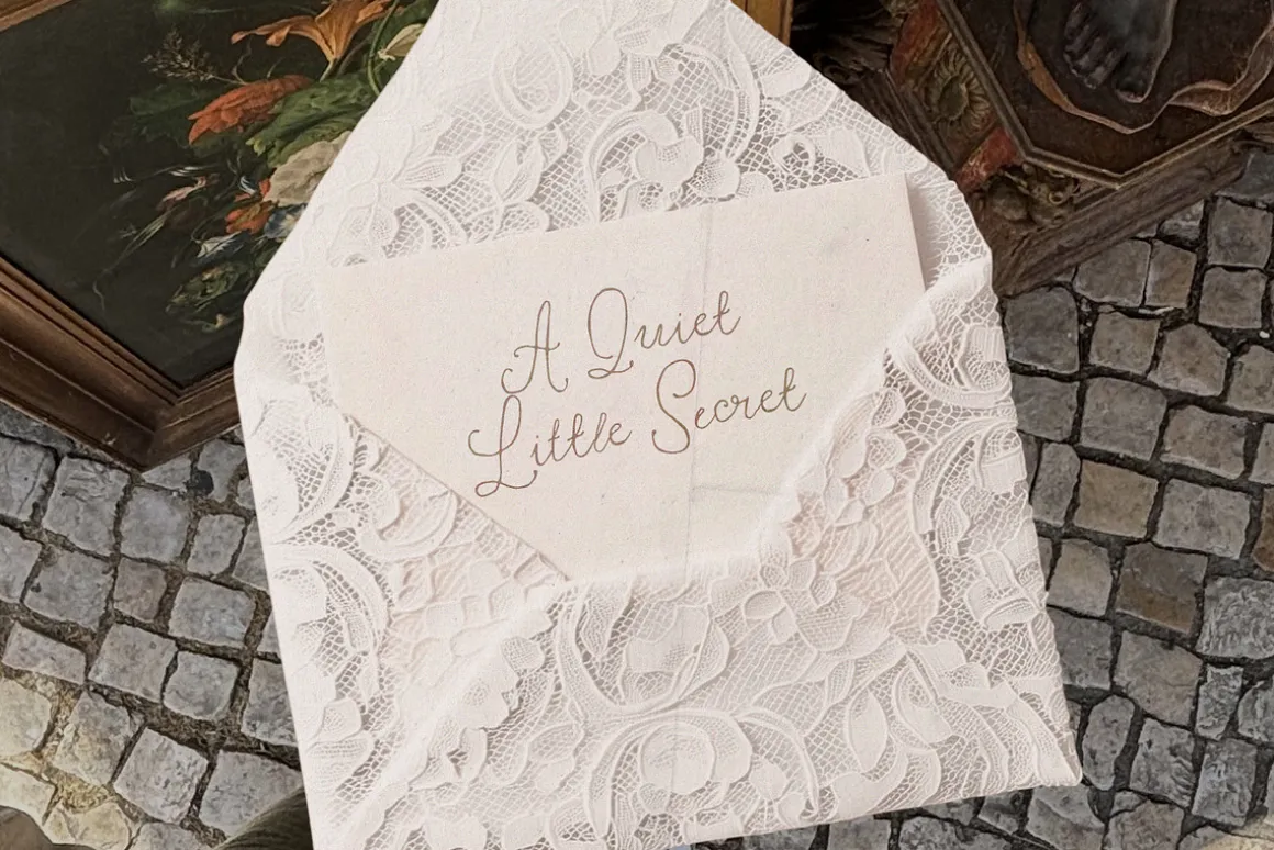 The Paper Doll Vintage Romantic Font